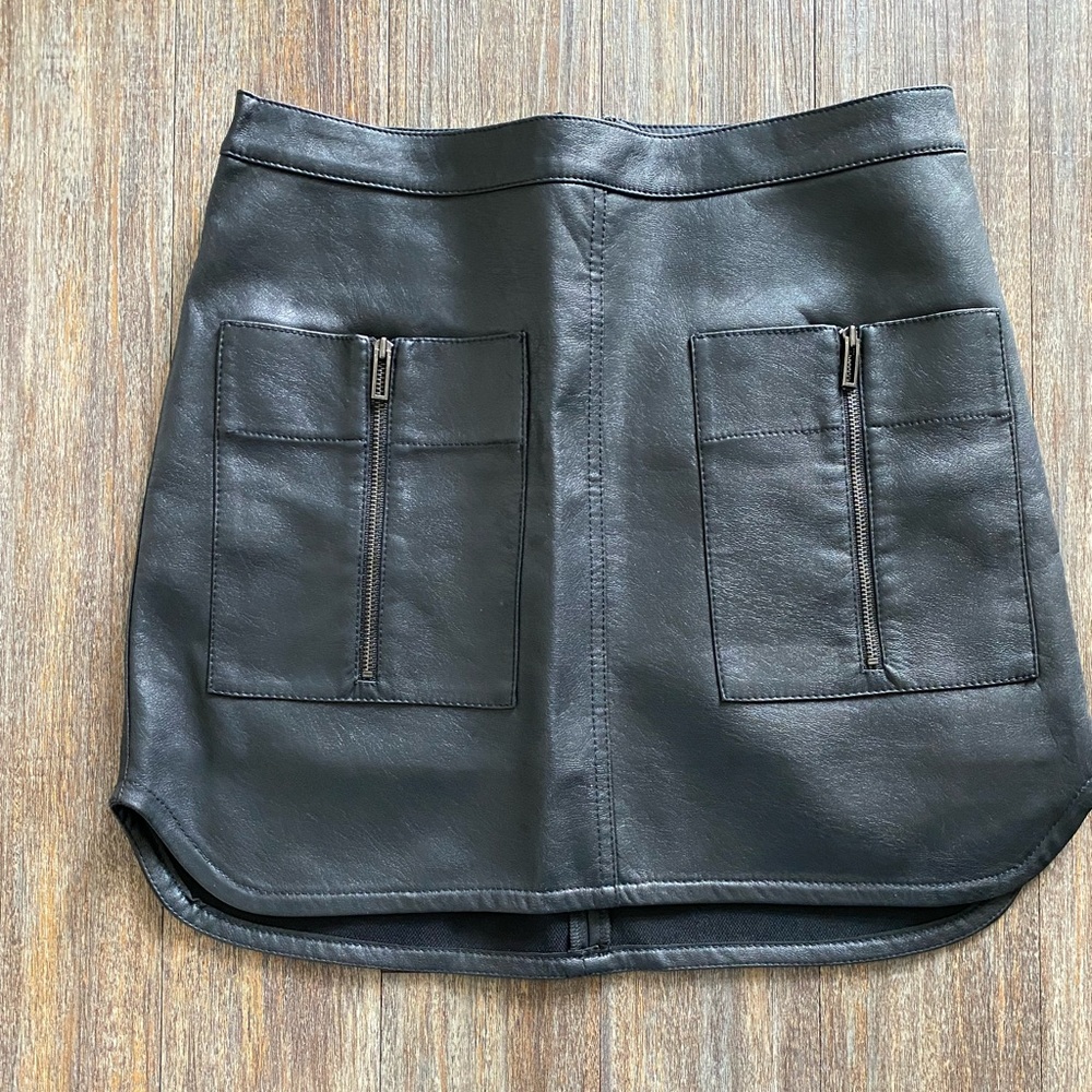 Bcbgmaxazria leather skirt in black, Size XXS